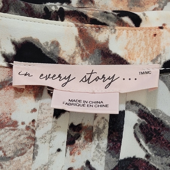 + IN Every Story Floral 3/4 button bell sleeve tunic length tie back top - Picture 10 of 11